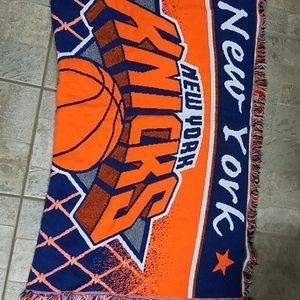 New York Nicks Throw Blanket